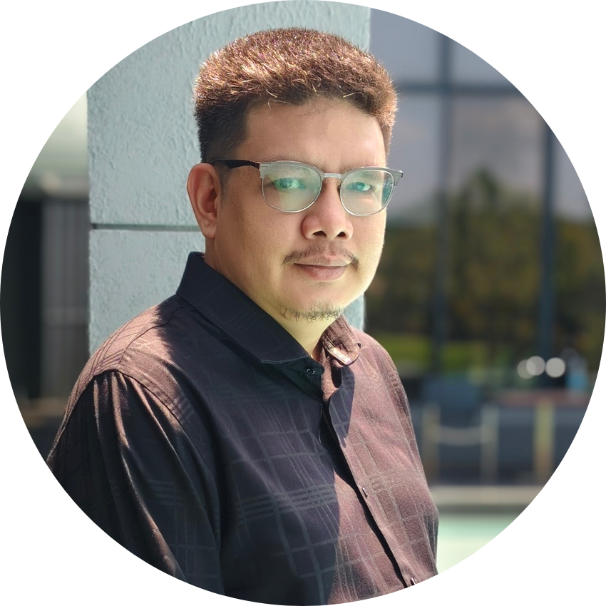 พลาวัสถ์ วัฒนาพรหมมาศ ผู้สอนคอร์ส Internet Marketing